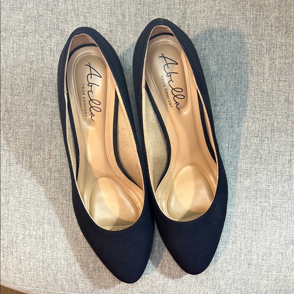 Abella Women's Black Pumps size 9 M